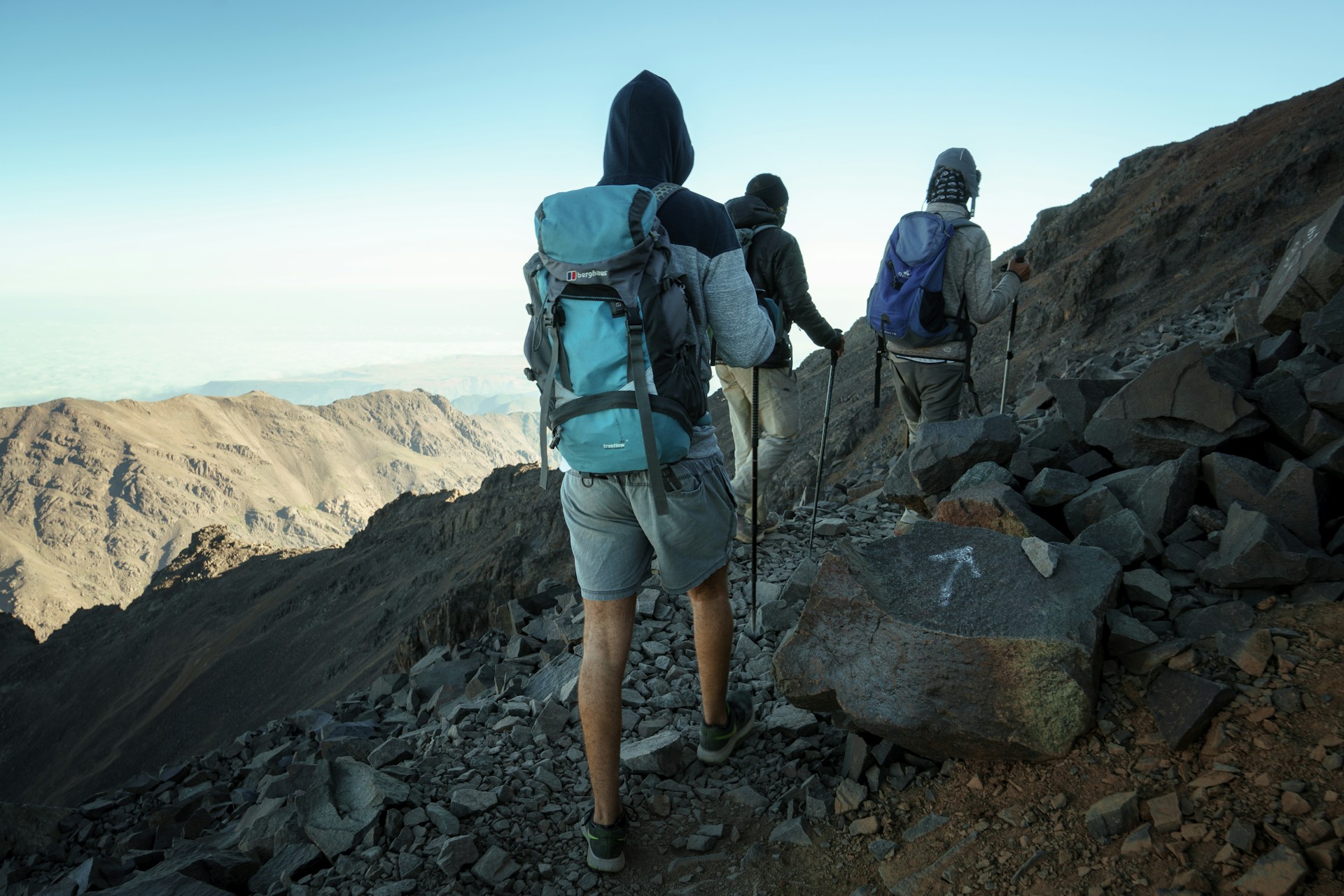 Depuis Marrakech : Trek de 2 jours au Mont Toubkal – Nuit en refuge & pension complète - Image 2