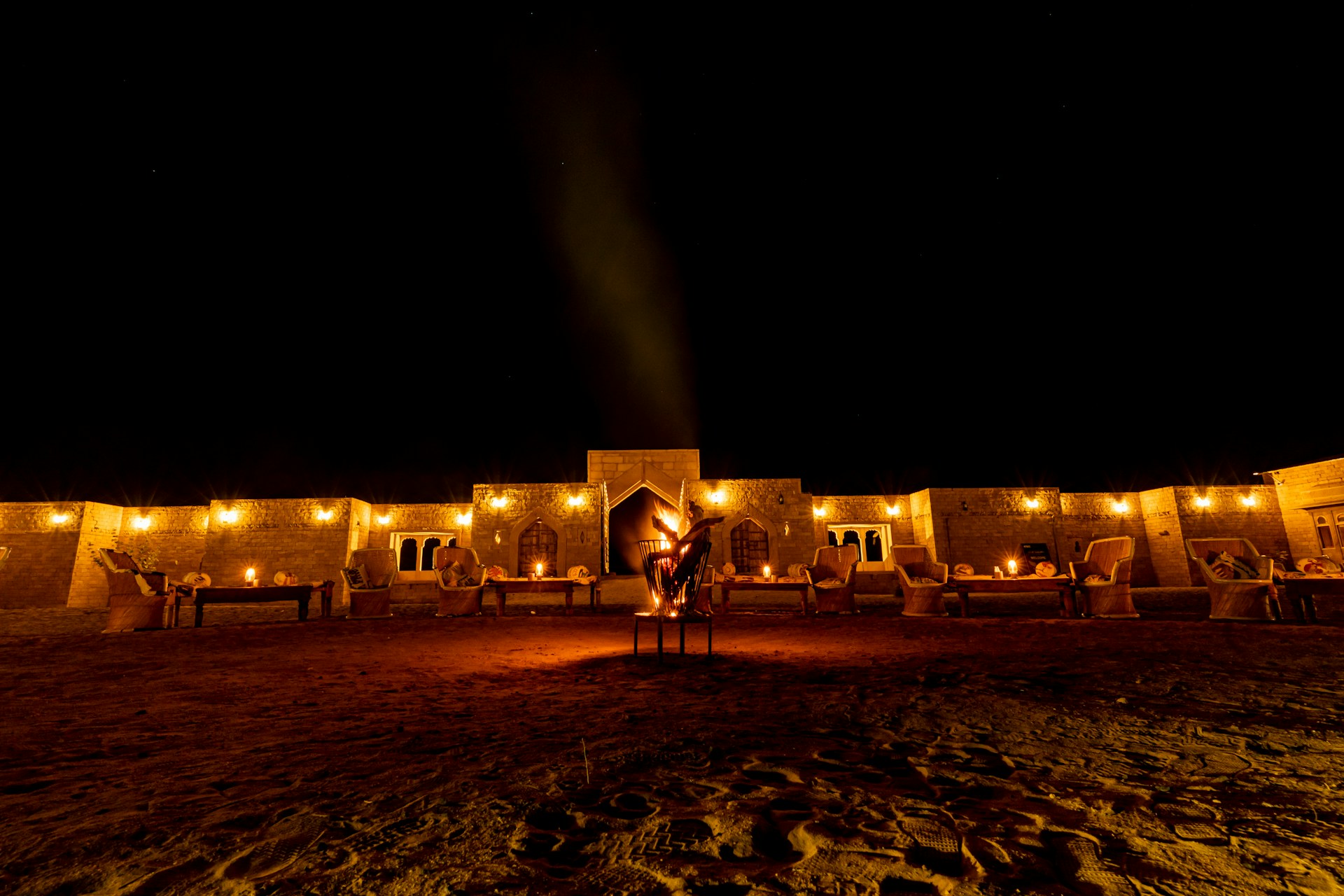 Marrakech : Nuit magique dans le désert d’Agafay – Dîner, spectacle, tente et piscine sous les étoil - Image 3