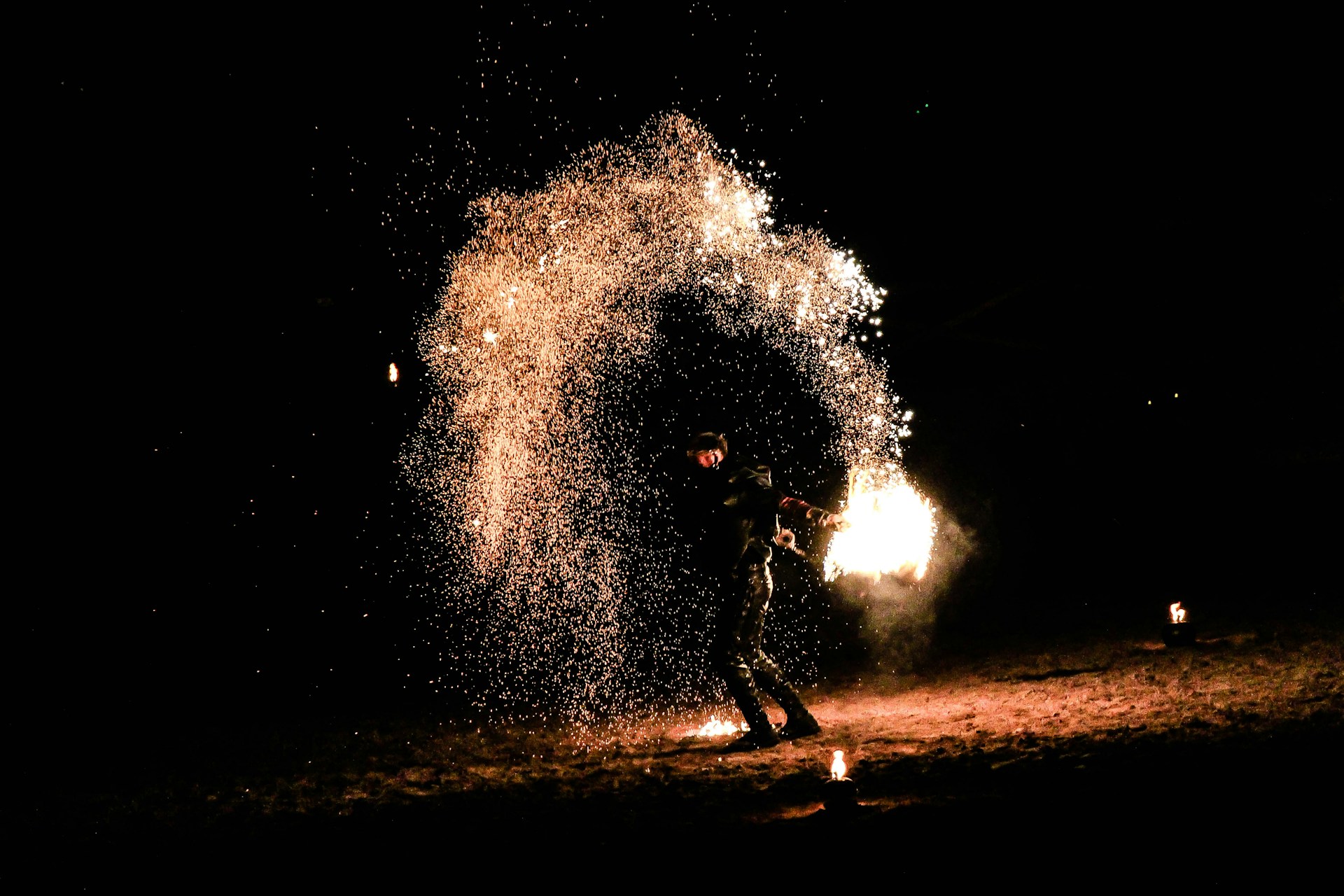 Marrakech : Nuit magique dans le désert d’Agafay – Dîner, spectacle, tente et piscine sous les étoil
